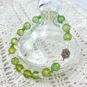 Floral Charm Green Glass Beaded Stretch Bracelet